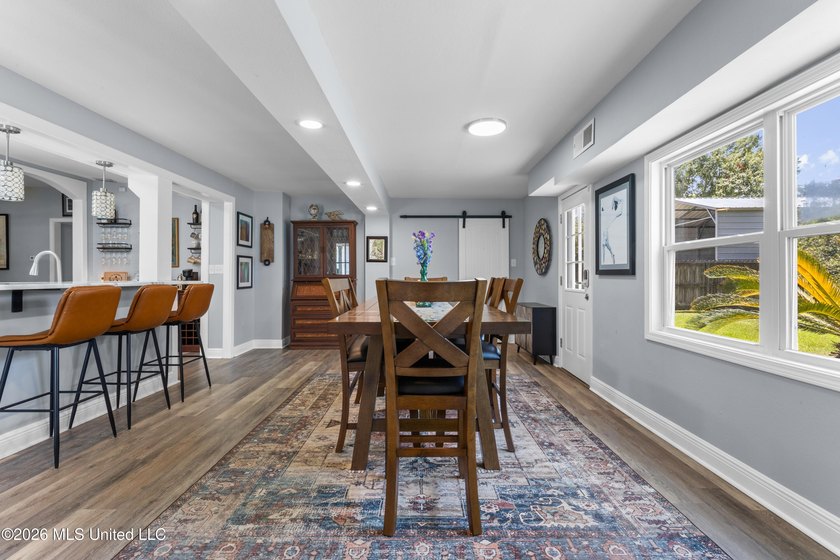 Location, location, location! This beautifully updated 3-bedroom - photo 16