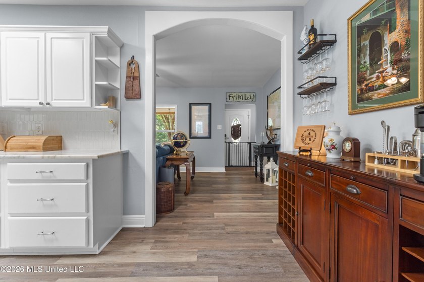 Location, location, location! This beautifully updated 3-bedroom - photo 19