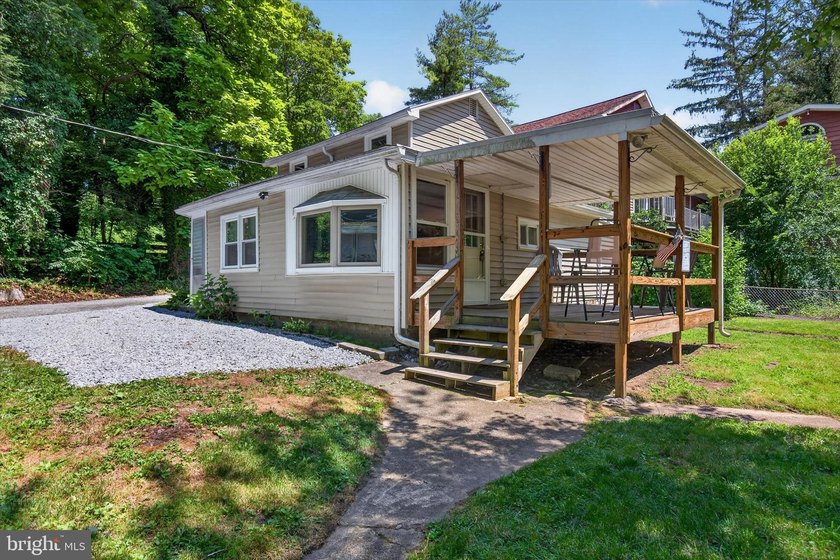 Rare Creekside Cottage in Dauphin! Nestled in the Stone Glen - photo 2