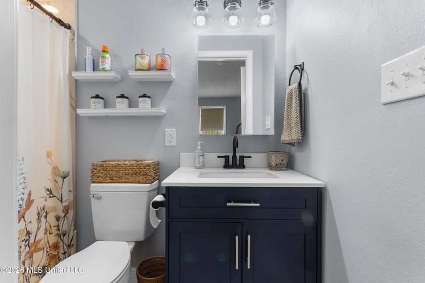 Location, location, location! This beautifully updated 3-bedroom - photo 23