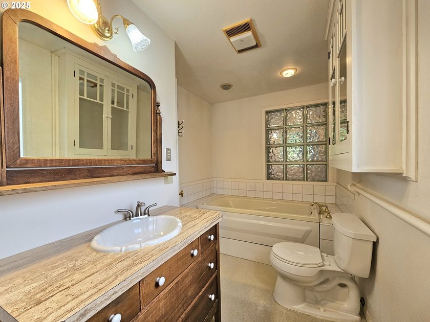 An In-Town Oasis - Space, Character &amp; Natural Beauty. Tucked - photo 24