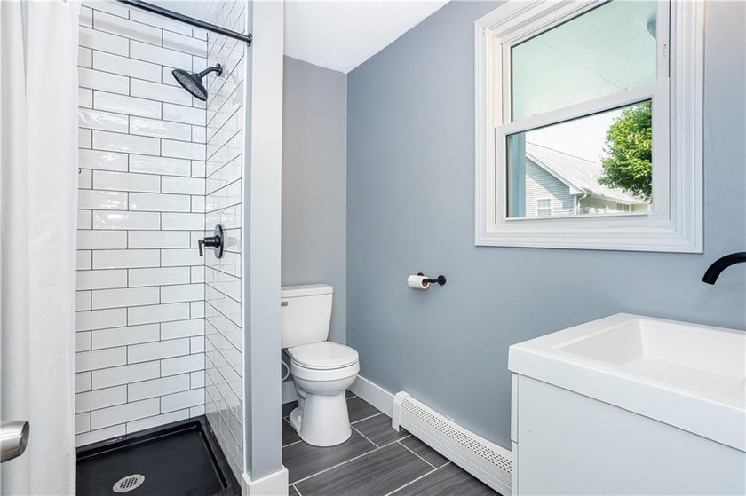 Bright, comfortable, and well-situated, this 3-bedroom, 2-bath - photo 13