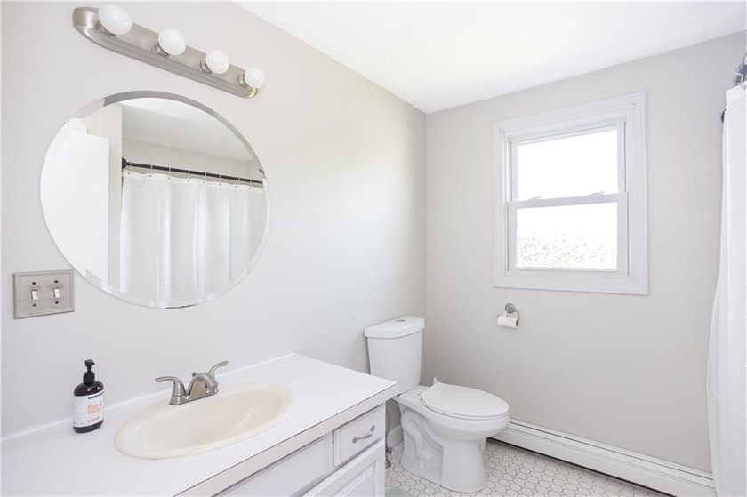 Bright, comfortable, and well-situated, this 3-bedroom, 2-bath - photo 16