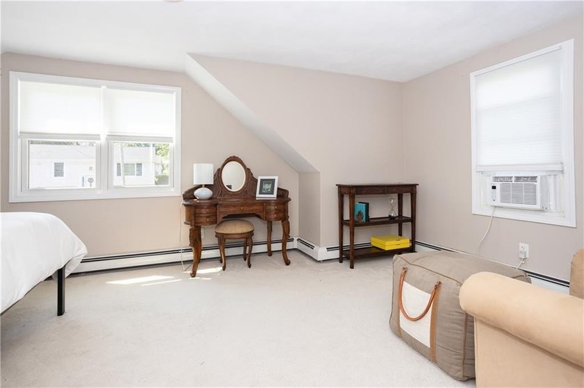 Bright, comfortable, and well-situated, this 3-bedroom, 2-bath - photo 21