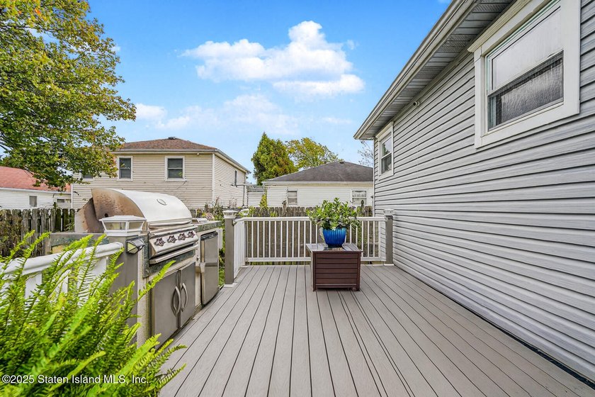 First time on the market! This detached 3-bedroom, 2-bath ranch - photo 33