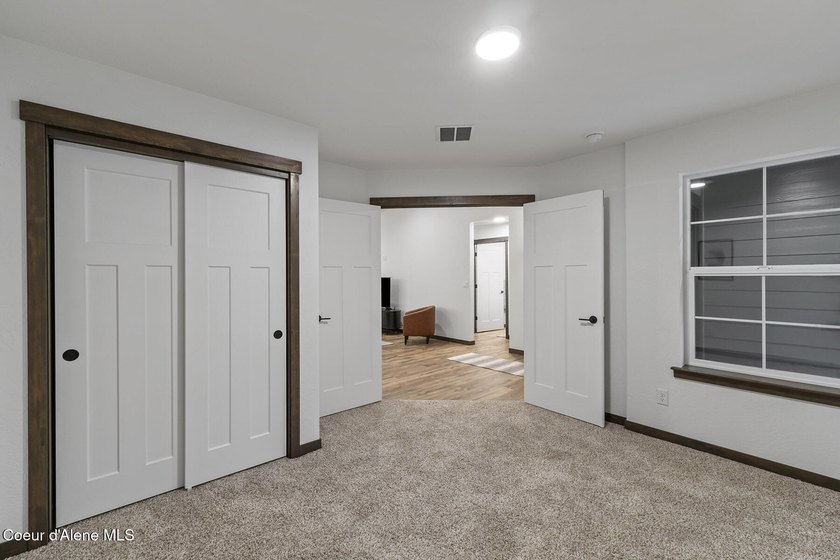 Beautiful accented homes with vaulted great room ceilings per - photo 4