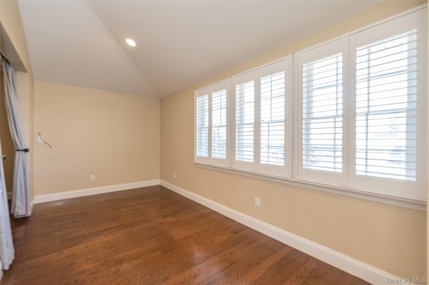 First offering of this custom-built Colonial offering over 3,000 - photo 7