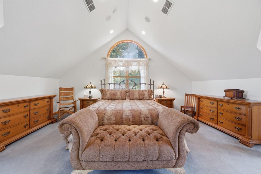 A rare find in a great location. Private secluded two acre lot - photo 35
