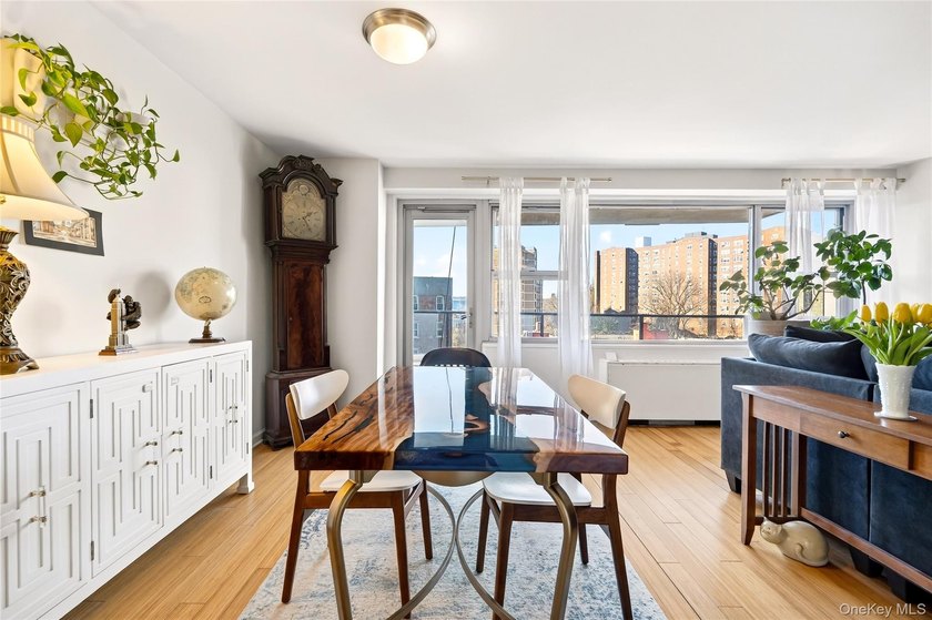 Experience the luxury living at the distinguished ?o-op. Nestled - photo 3