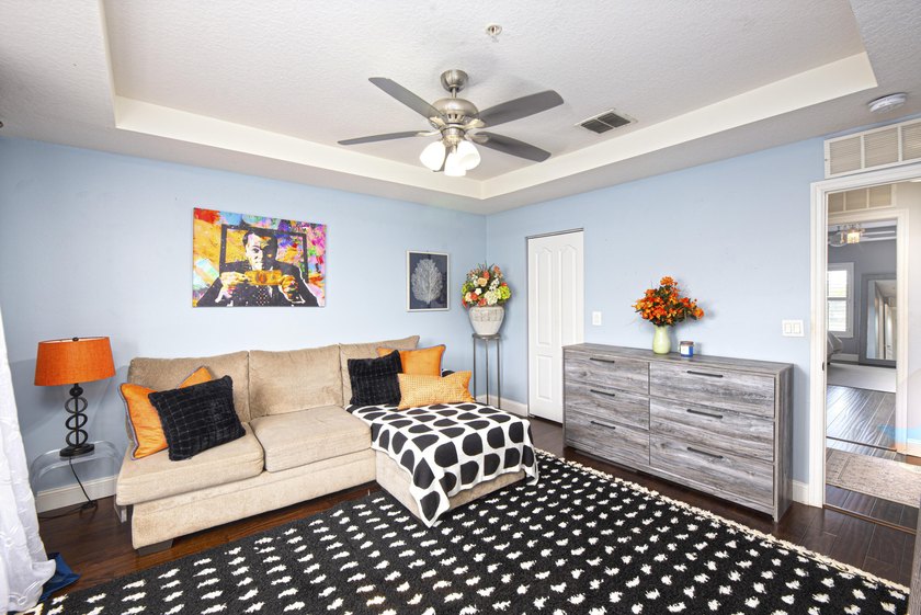 Welcome to this beautifully maintained turn-key three-story - photo 15