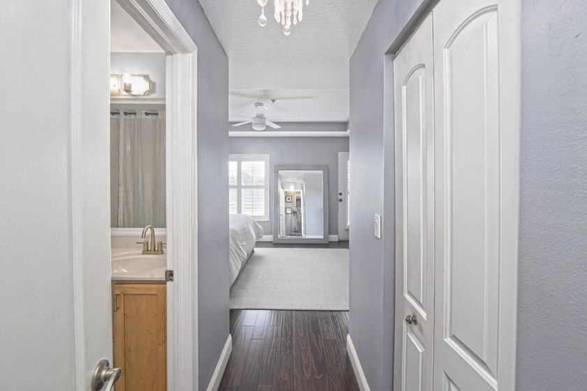 Welcome to this beautifully maintained turn-key three-story - photo 17