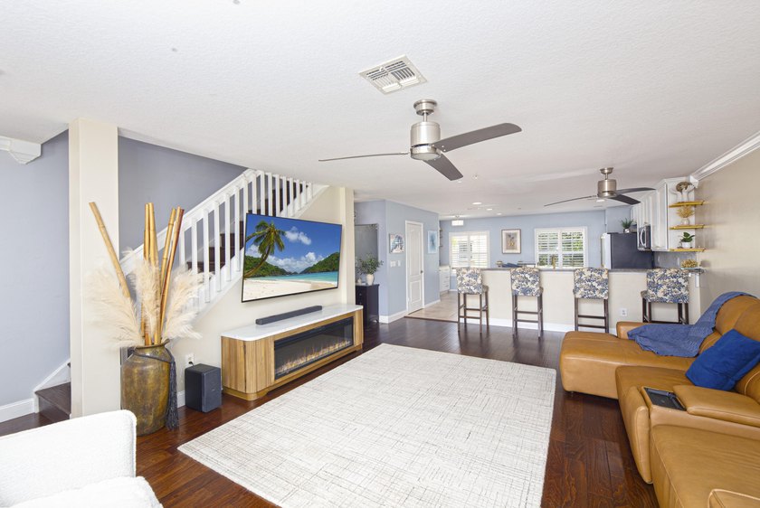 Welcome to this beautifully maintained turn-key three-story - photo 25