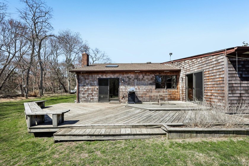 Spacious Sprawling Ranch situated on just shy of a Full Acre! - photo 32