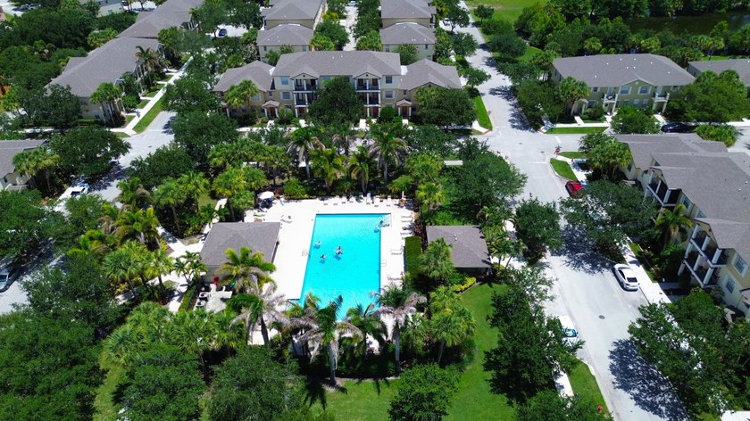 Welcome to this beautifully maintained turn-key three-story - photo 41