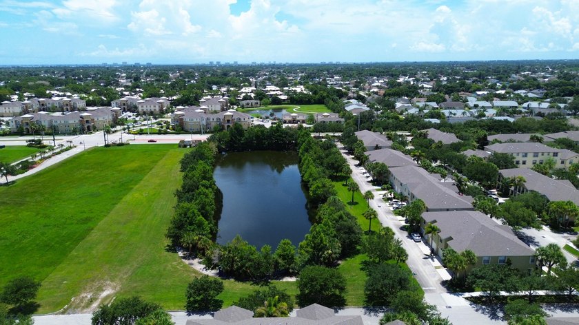 Welcome to this beautifully maintained turn-key three-story - photo 43