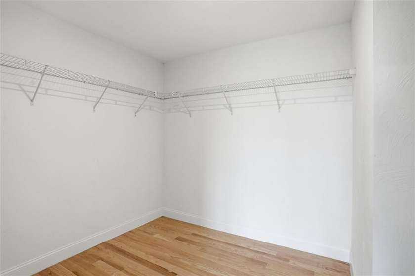 **1 BED UNIT ON TOP FLOOR NEAR ELEVATOR. PRIVATE BALCONY, EN - photo 16
