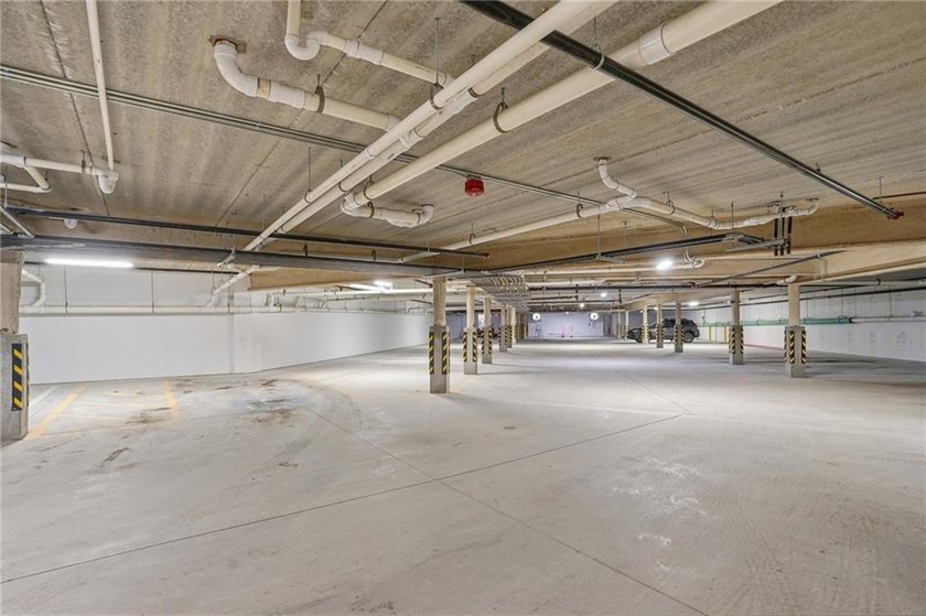 **1 BED UNIT ON TOP FLOOR NEAR ELEVATOR. PRIVATE BALCONY, EN - photo 21