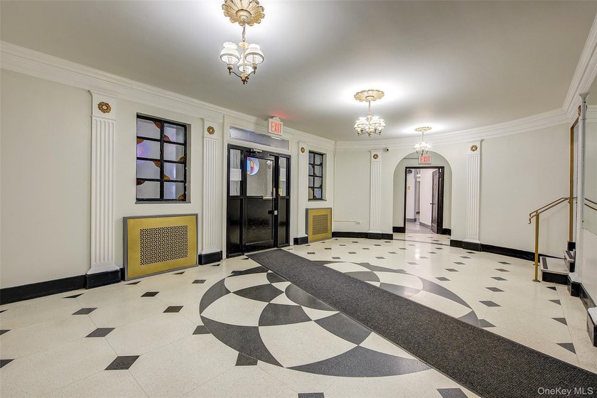 THE UNIT: Welcome home to the dreamy #4E... a spacious, bright - photo 22