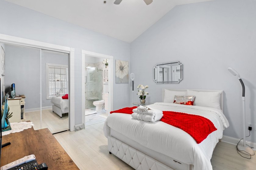 Charming 3-bedroom 2 bath townhouse heated sq ft 1370 sq ft - photo 11