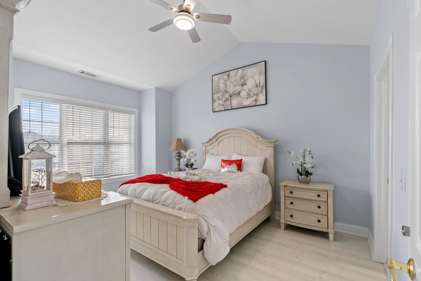 Charming 3-bedroom 2 bath townhouse heated sq ft 1370 sq ft - photo 14