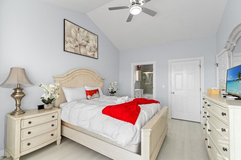 Charming 3-bedroom 2 bath townhouse heated sq ft 1370 sq ft - photo 15