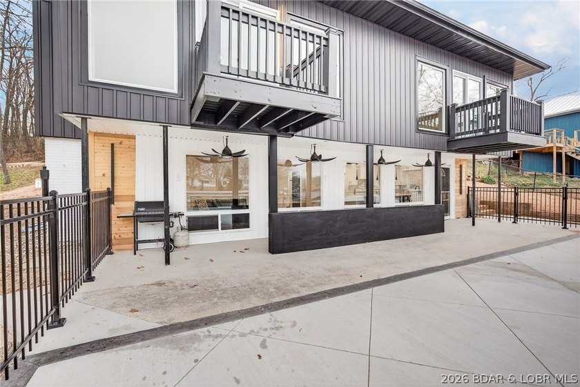 STUNNING, UPDATED LAKEFRONT OASIS IN AN UNBEATABLE LOCATION! - photo 39
