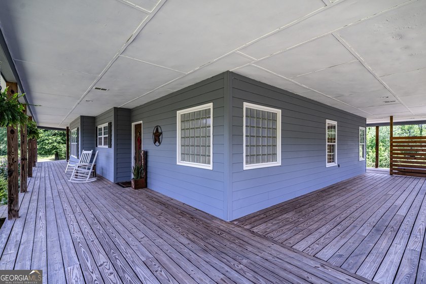 Welcome to your private retreat on over 4 beautiful acres! This - photo 3