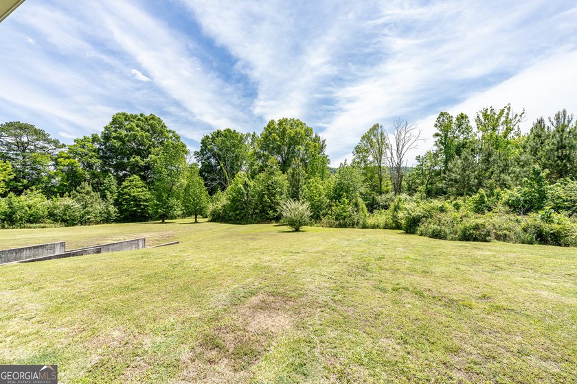 Welcome to your private retreat on over 4 beautiful acres! This - photo 8