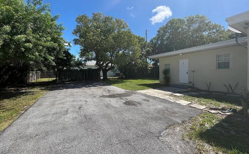 Income-producing triplex located at 182 W 34th Street, Riviera - photo 3