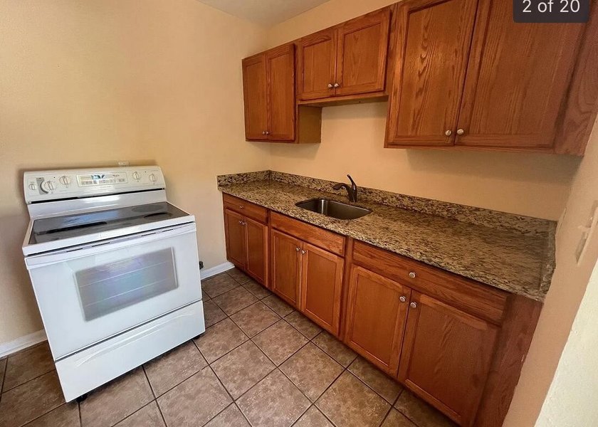 Income-producing triplex located at 182 W 34th Street, Riviera - photo 5