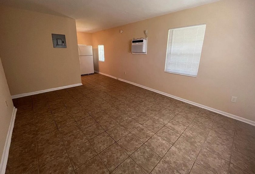 Income-producing triplex located at 182 W 34th Street, Riviera - photo 7