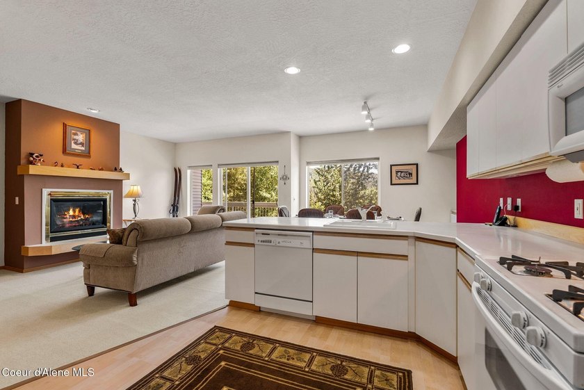 Experience peace and adventure at Cornice Condos on Schweitzer - photo 7