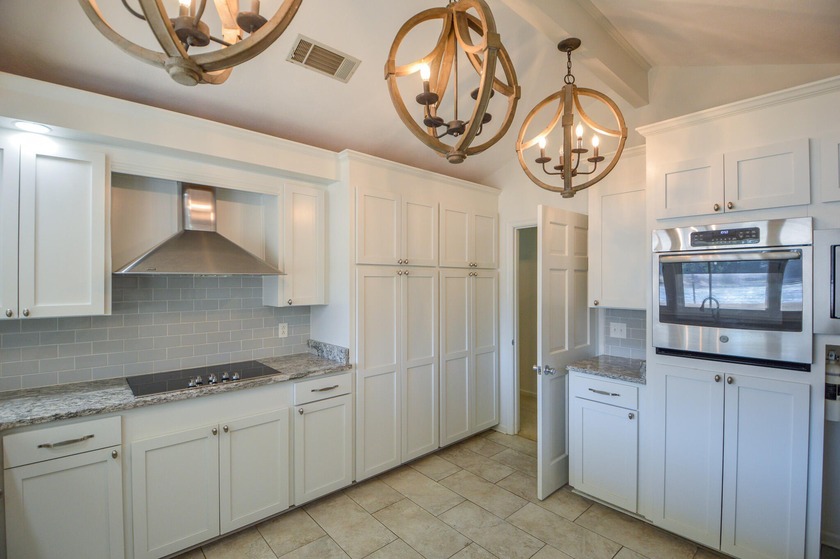 Welcome to this special lakefront property on 5 peaceful acres - photo 18