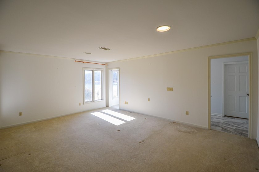 Welcome to this special lakefront property on 5 peaceful acres - photo 21