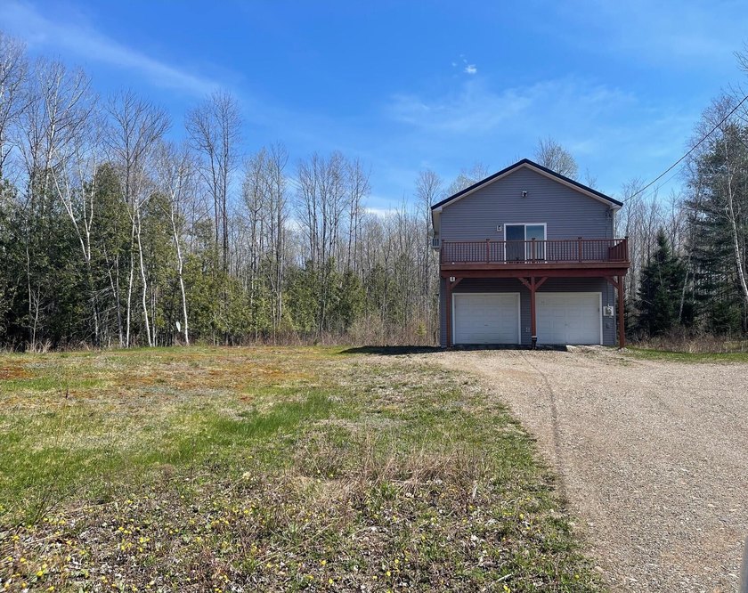 Private and economical 2 bedroom home, sits on 4.01 +/- acres - photo 2
