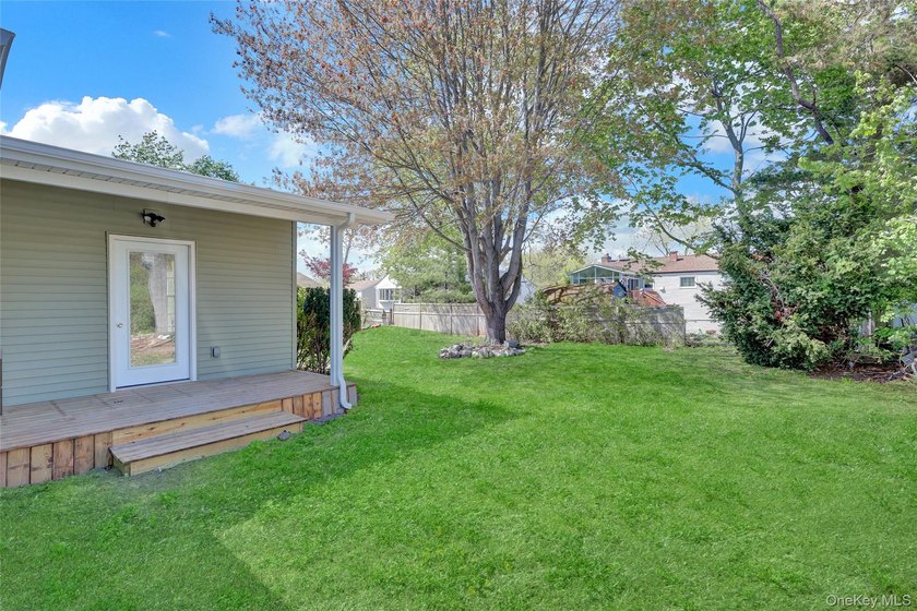 Lovely Patchogue Living! Enjoy This Beautifully Designed And - photo 29