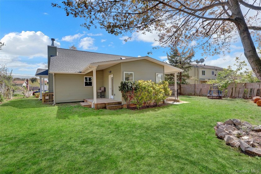 Lovely Patchogue Living! Enjoy This Beautifully Designed And - photo 30