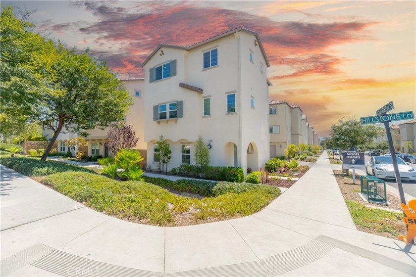 MUST SEE! TURNKEY SAN PEDRO CORNER LOT HOME! This Upgraded Home - photo 2