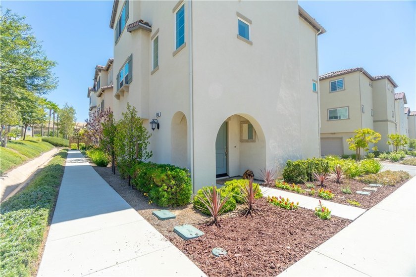 MUST SEE! TURNKEY SAN PEDRO CORNER LOT HOME! This Upgraded Home - photo 4
