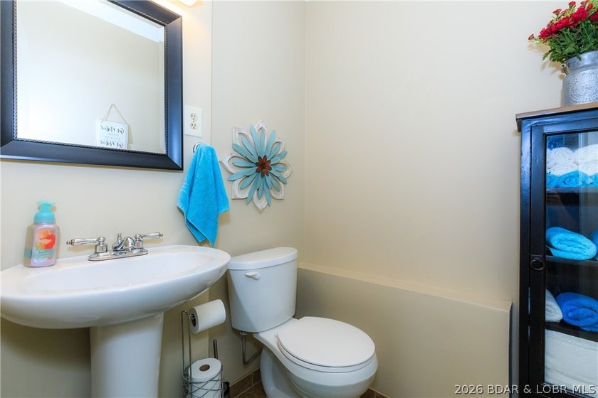Classic lake vibes with the modern upgrades you've been looking - photo 34