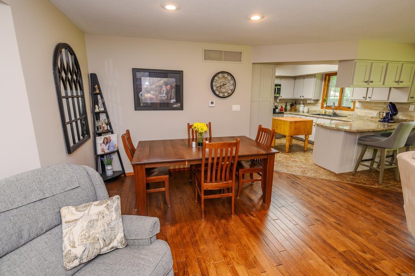 Enjoy easy access to Bull Shoals Lake and the White River from - photo 12