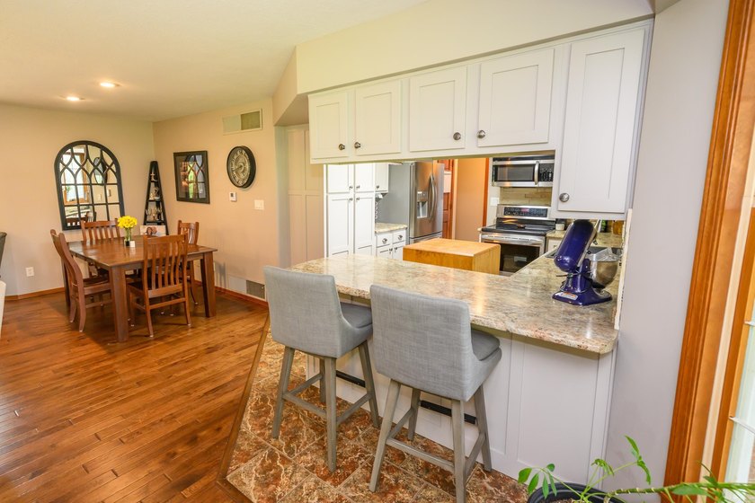 Enjoy easy access to Bull Shoals Lake and the White River from - photo 13