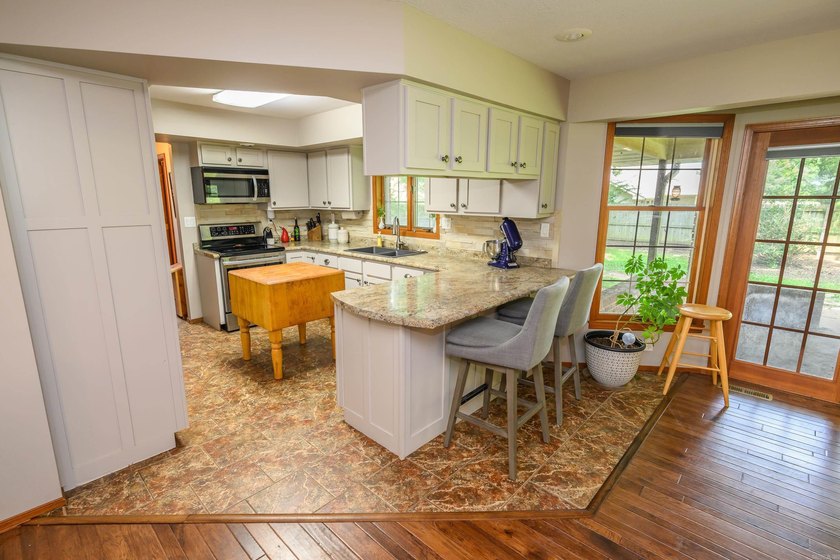 Enjoy easy access to Bull Shoals Lake and the White River from - photo 14