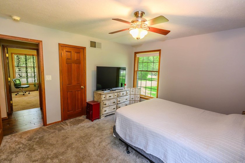 Enjoy easy access to Bull Shoals Lake and the White River from - photo 20