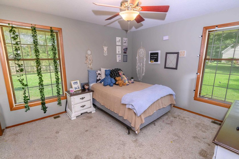 Enjoy easy access to Bull Shoals Lake and the White River from - photo 22