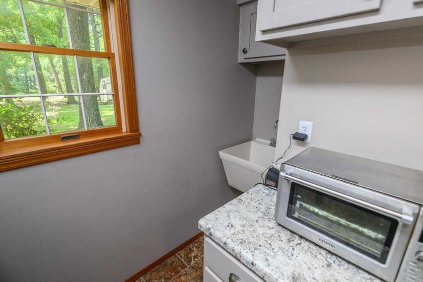 Enjoy easy access to Bull Shoals Lake and the White River from - photo 25