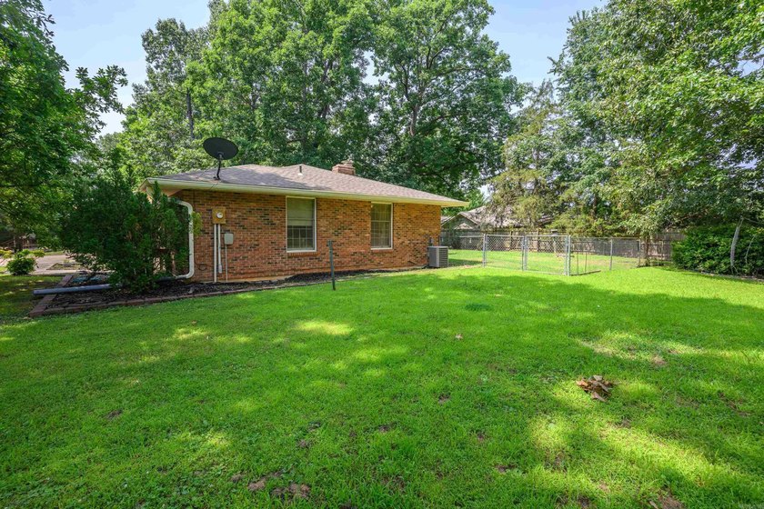 Enjoy easy access to Bull Shoals Lake and the White River from - photo 30