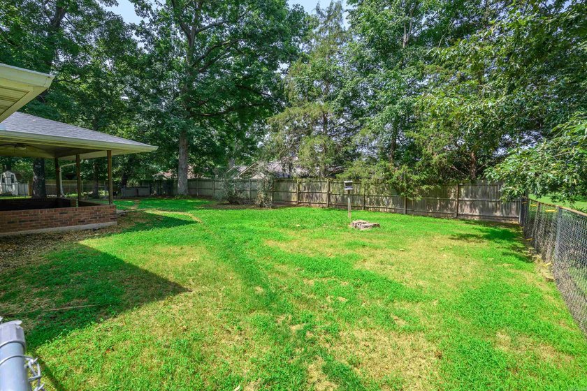Enjoy easy access to Bull Shoals Lake and the White River from - photo 31