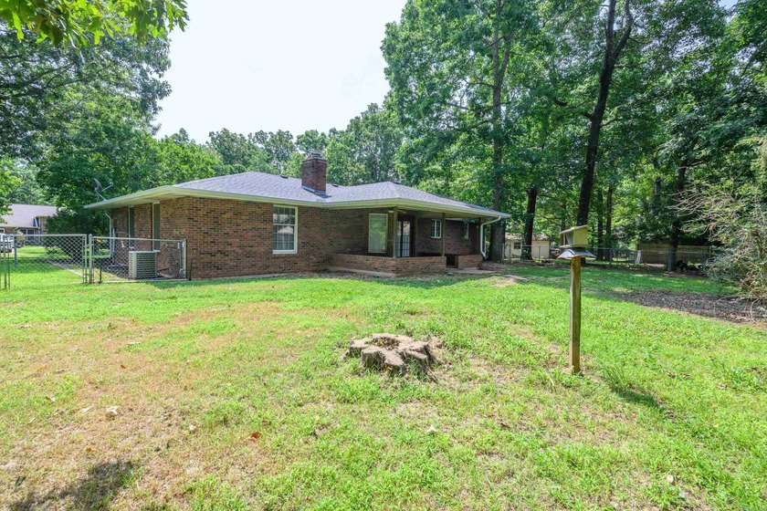 Enjoy easy access to Bull Shoals Lake and the White River from - photo 32