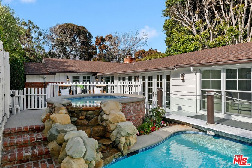Located within the exclusive guard-gated community of Malibu - photo 4